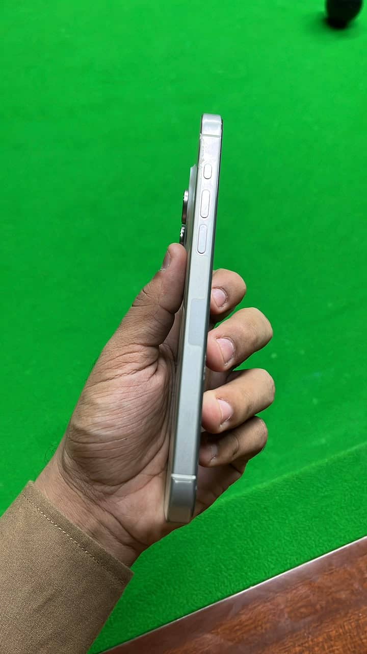 Apple iPhone 15 Pro Max 1