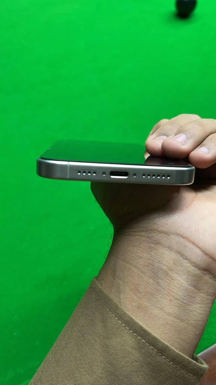 Apple iPhone 15 Pro Max 5