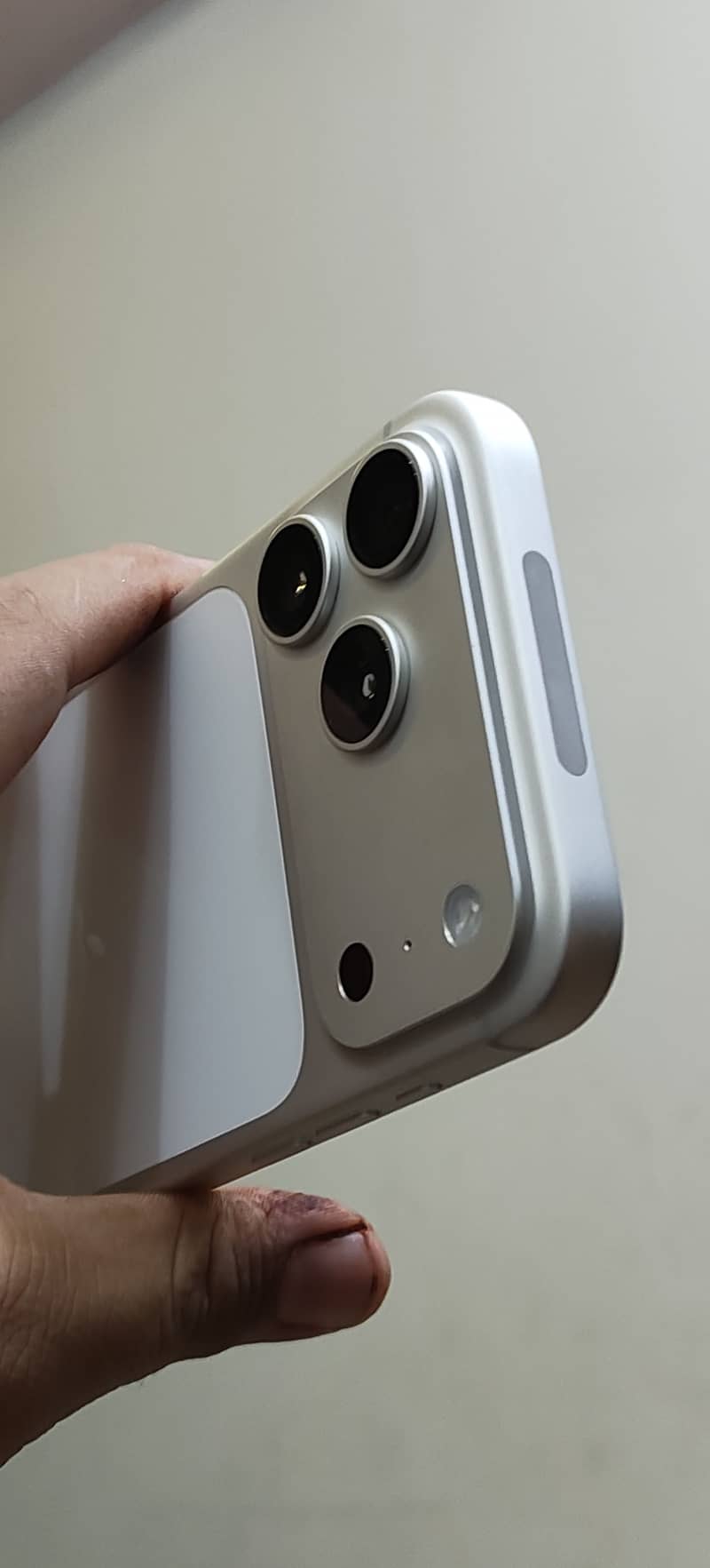 Apple iPhone 17 Pro Max 3