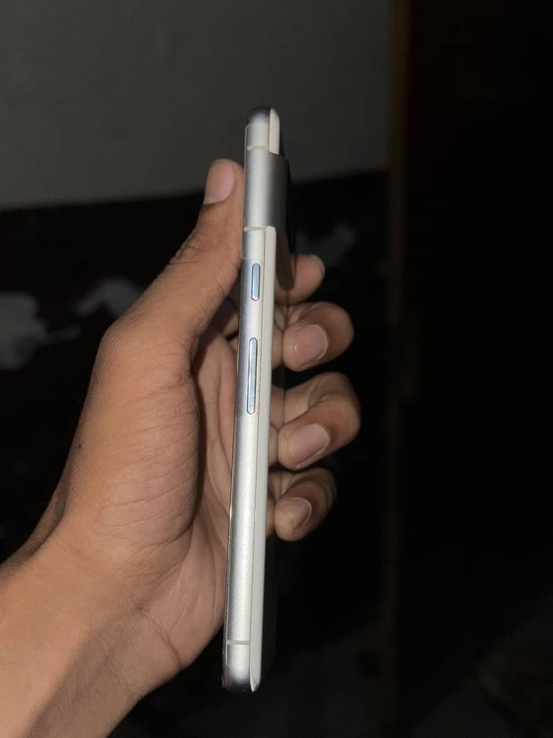 Google Pixel 7 4