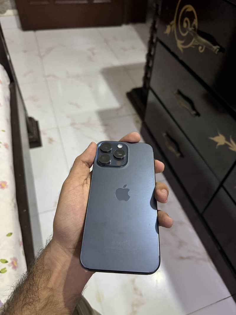 Apple iPhone 15 Pro Max JV 0