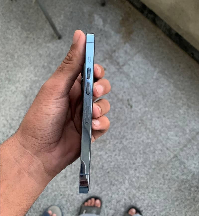 Apple iPhone 13 Pro 2