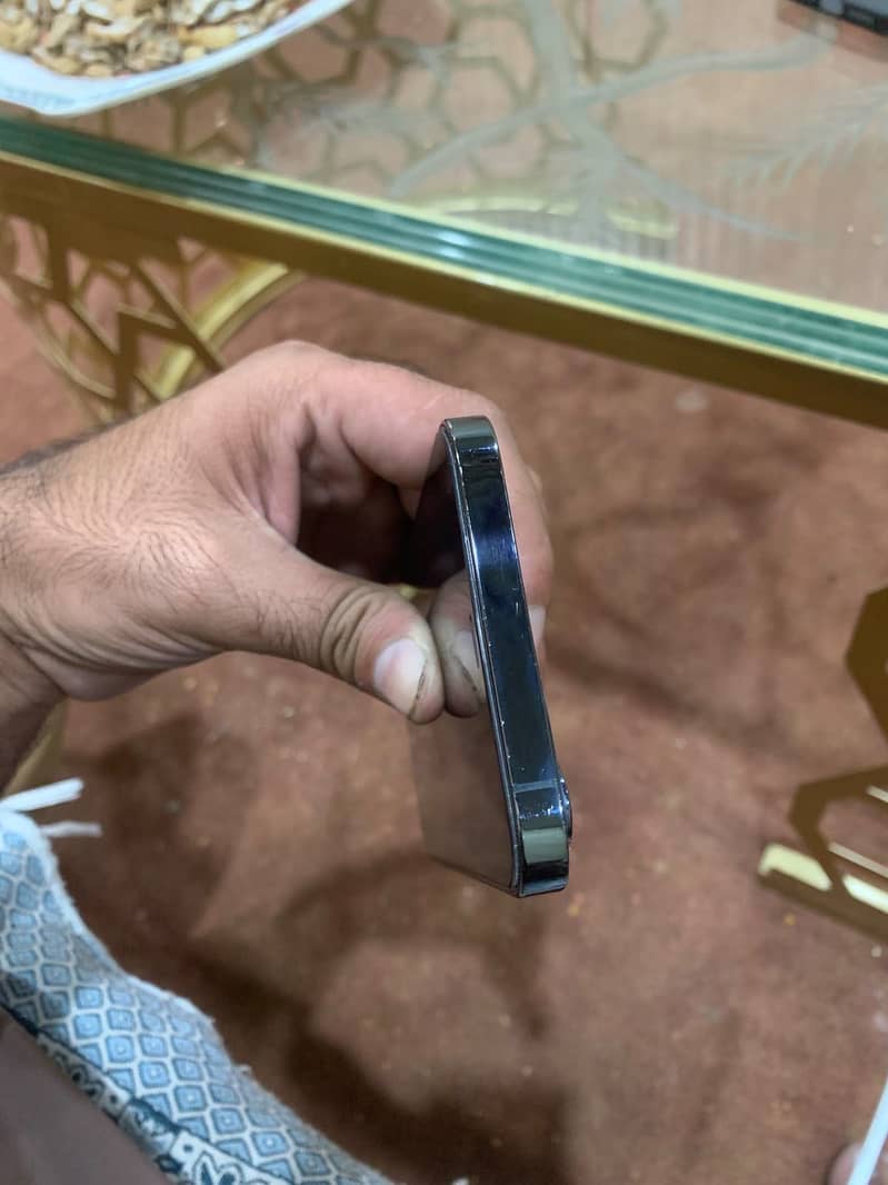 Apple iPhone 12 Pro Max 4