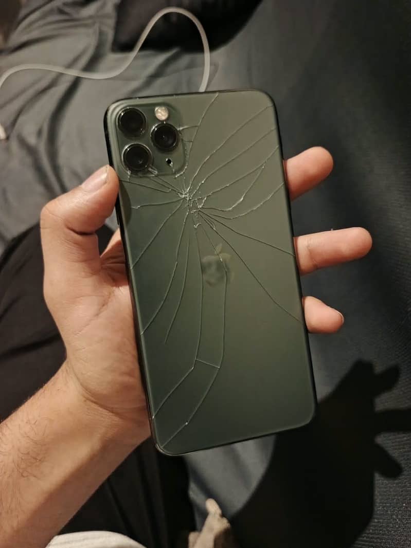 Apple iPhone 11 Pro Max 4