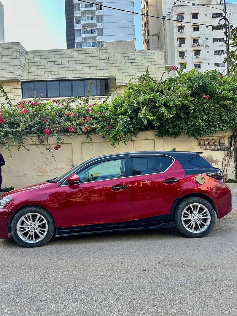 Lexus CT200h 2011 1