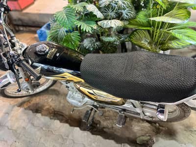 Honda 125 self star golden black clour