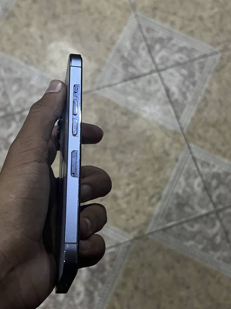 Apple iPhone 13 Pro 2