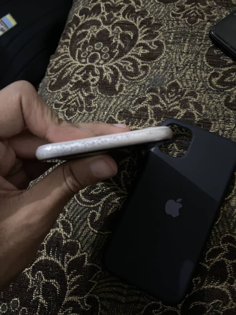 Apple iPhone 7 0