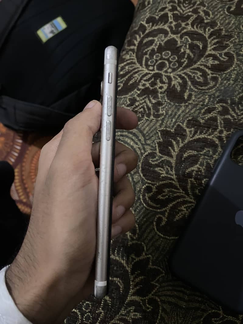 Apple iPhone 7 2