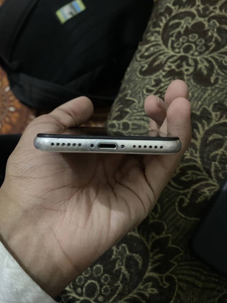 Apple iPhone 7 3