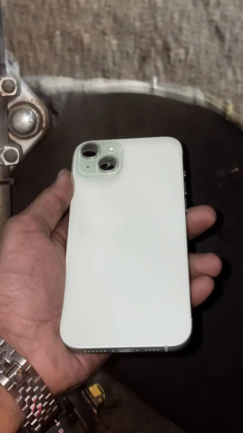 iPhone 15 Plus 3
