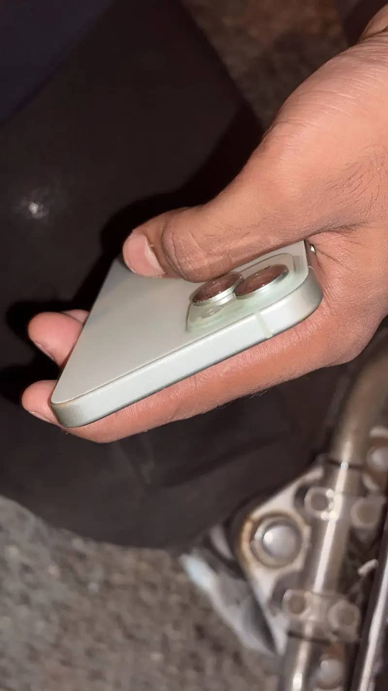 iPhone 15 Plus 4