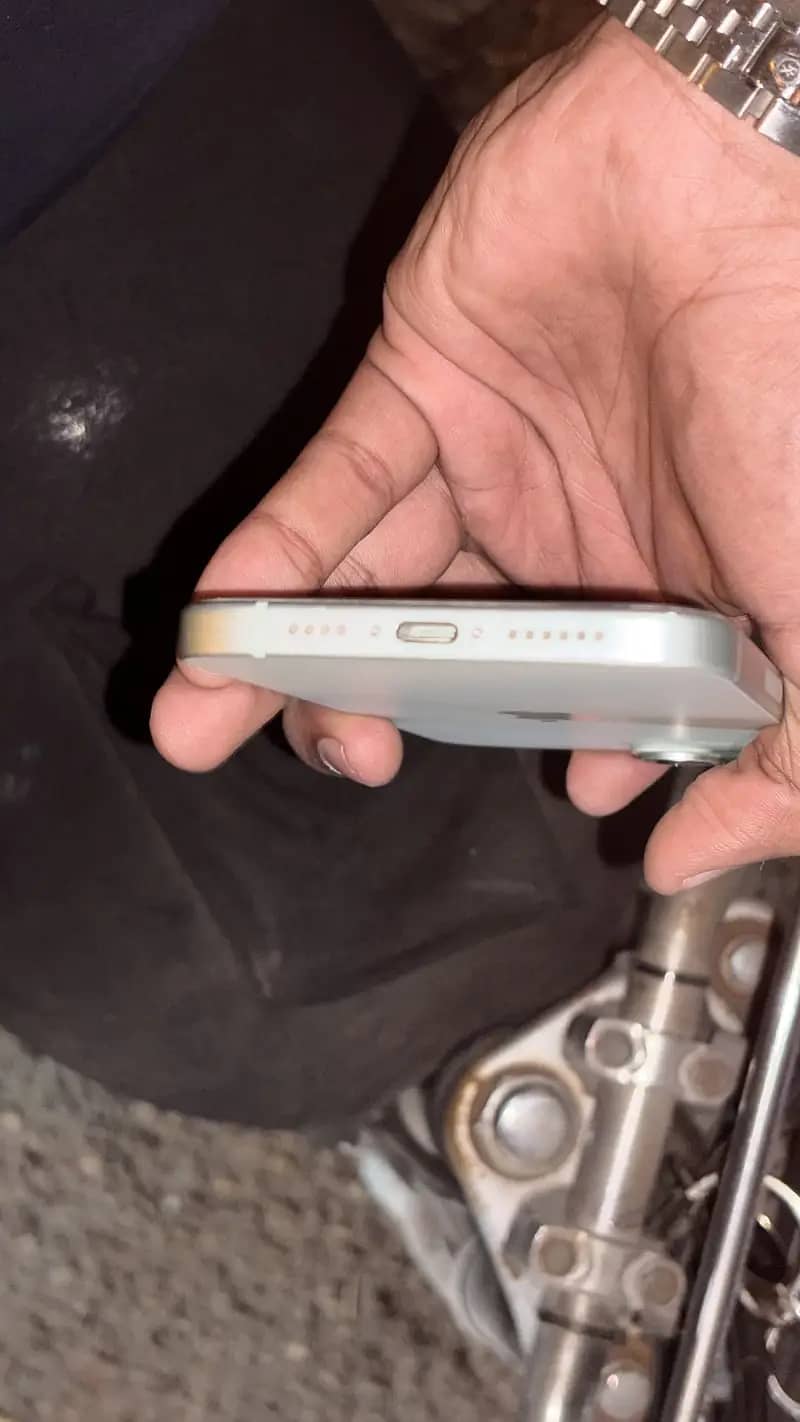 iPhone 15 Plus 5