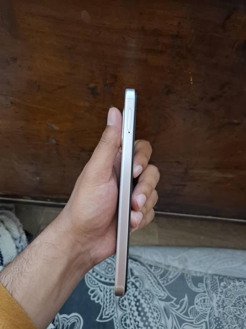 OPPO A6 4