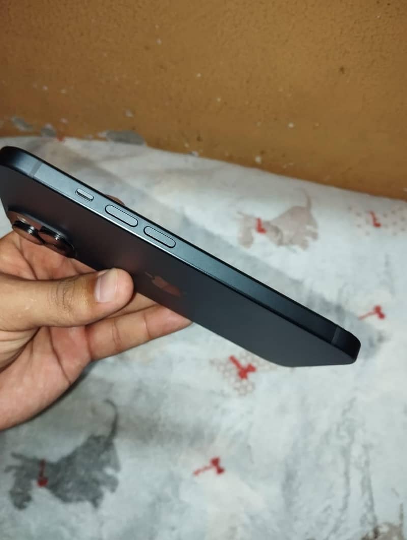 Apple iPhone 15 10