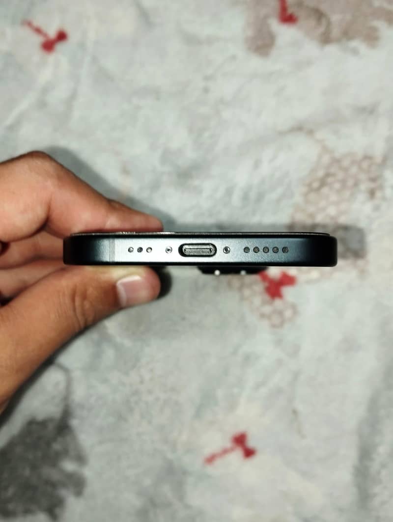 Apple iPhone 15 11