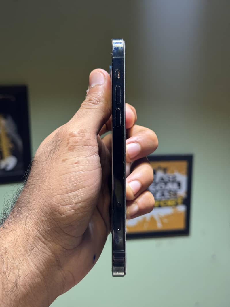 Apple iPhone 12 pro 3