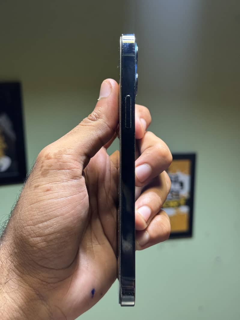 Apple iPhone 12 pro 4