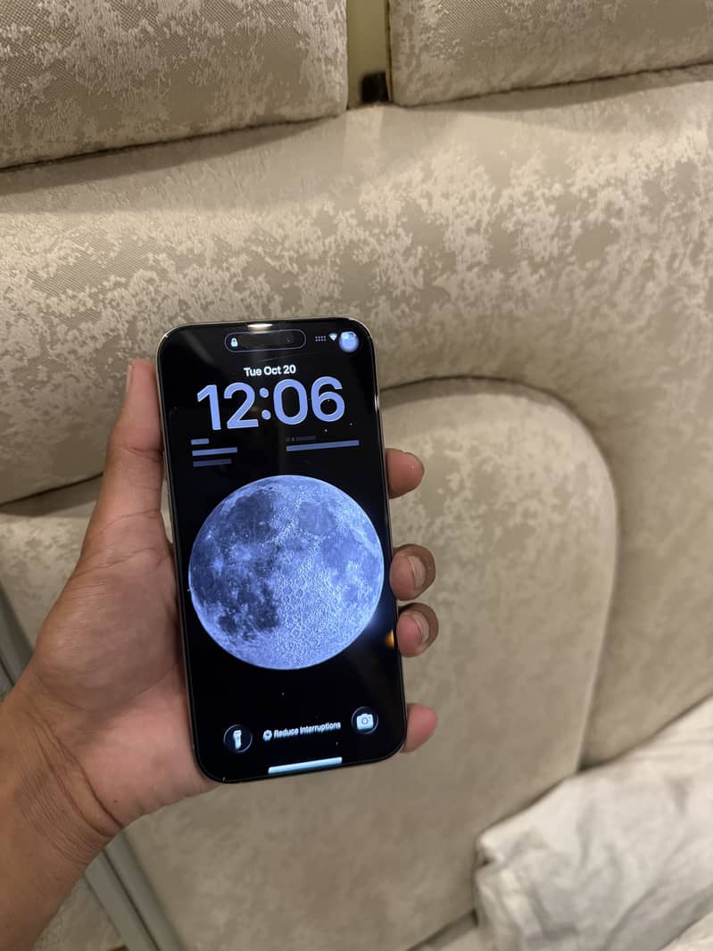 Apple iPhone 16 Pro Max 2