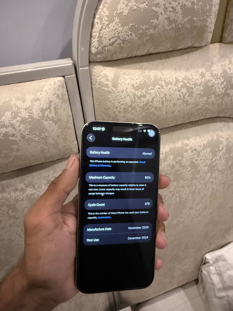 Apple iPhone 16 Pro Max 4