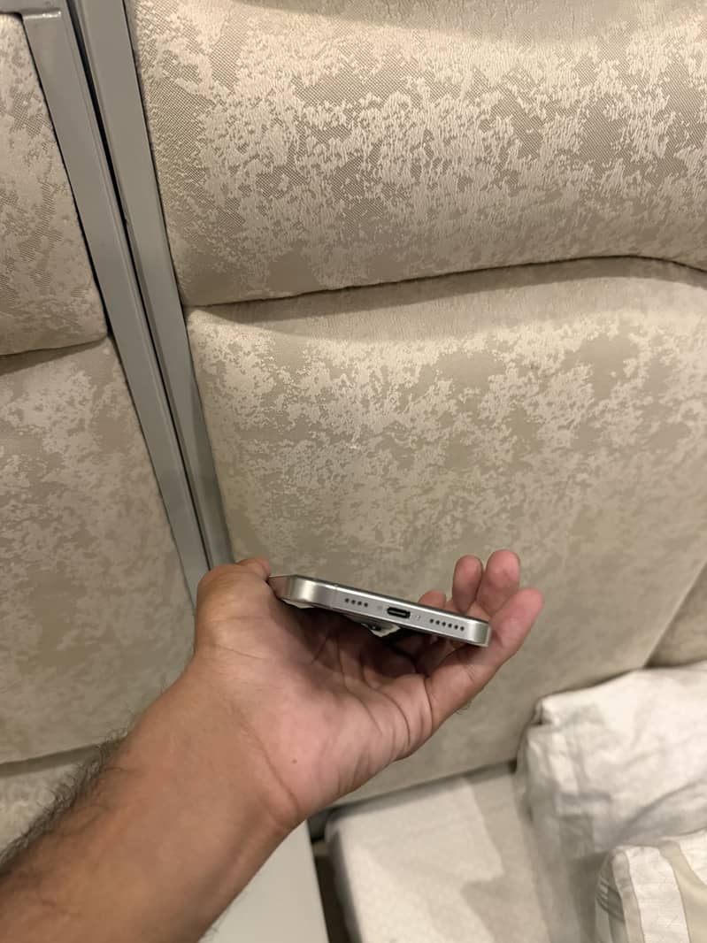 Apple iPhone 16 Pro Max 6