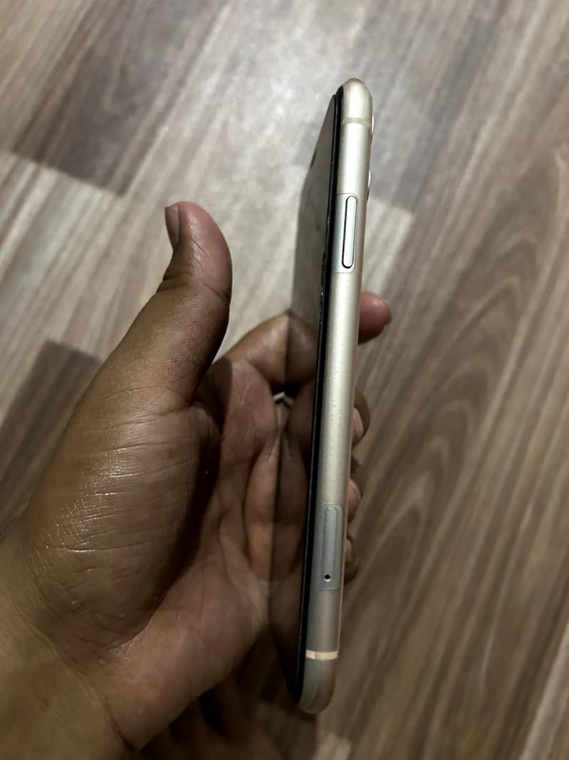 Apple iPhone 11 7