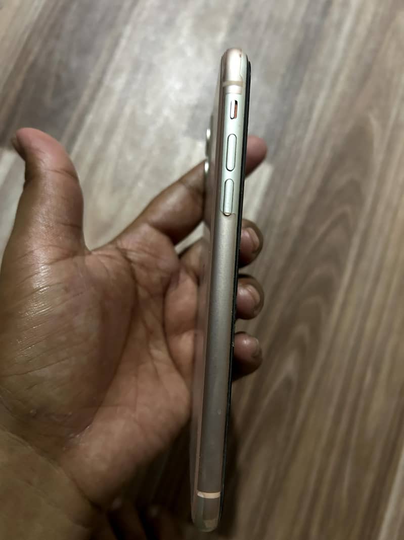 Apple iPhone 11 8