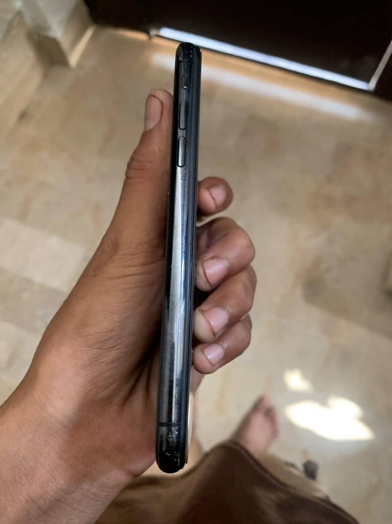 Apple iPhone X 4