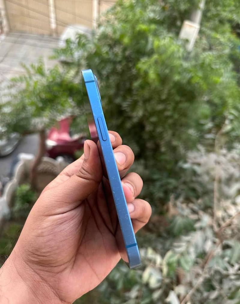 Apple iPhone 13 2