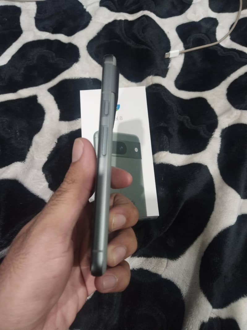 Google Pixel 8 5