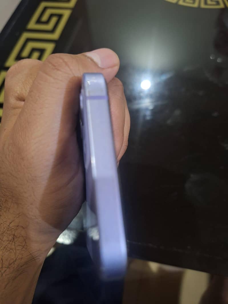 Apple iPhone 12 4
