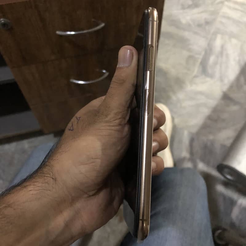 Apple iPhone XS Max 3