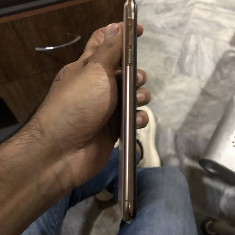 Apple iPhone XS Max 5