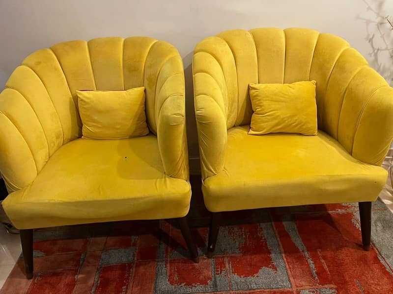coffee table chairs 1
