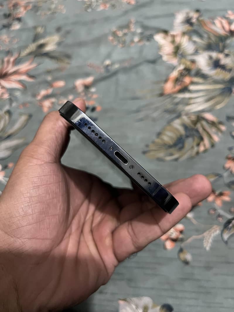 Apple iPhone 12 Pro Max 4
