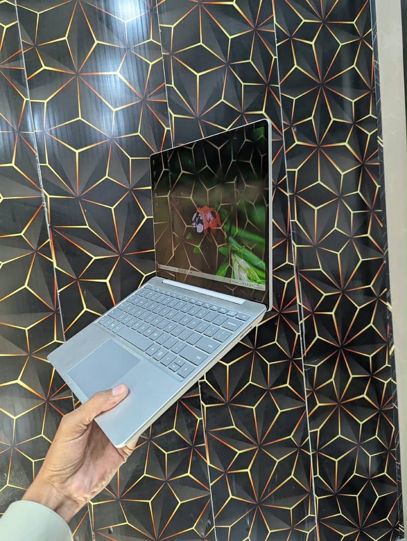 Microsoft Surface Laptop Go 1