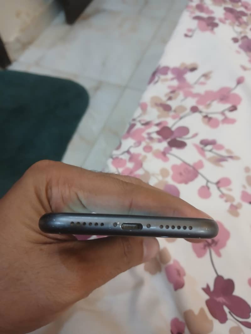 Apple iPhone 11 3