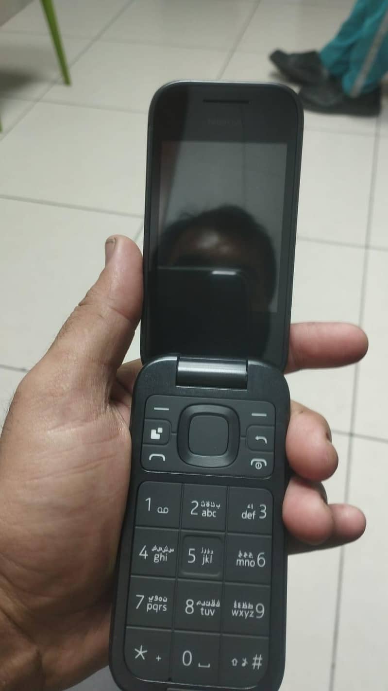 Nokia 2660 flip mobile 0
