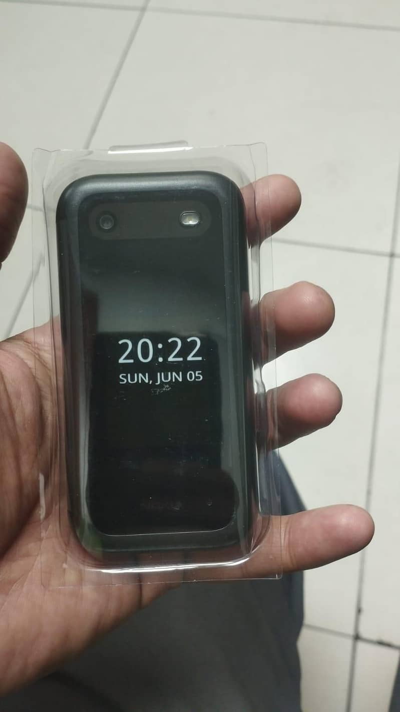 Nokia 2660 flip mobile 2