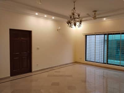 1 KANAL ELEGANT AND FULLY MAINTAINED SUPER HOT LOCATED BUNGALOW'S UPPER PORTION IS AVAILABLE IN THE BEST BLOCK OF DHA LAHORE. | LOWER PORTION LOCK