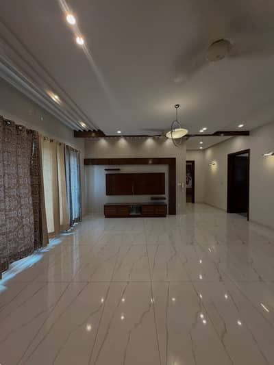 1 KANAL ELEGANT AND FULLY MAINTAINED LUXURY BUNGALOW IS AVAILABLE IN THE BEST BLOCK OF DHA LAHORE.