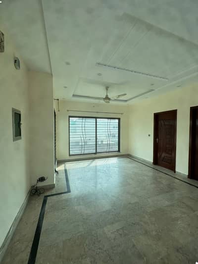1 KANAL ELEGANT AND FULLY MAINTAINED BUNGALOW'S UPPER PORTION IS AVAILABLE IN THE BEST BLOCK OF DHA LAHORE. | 2 CAR PARKING SPACE | 1 SERVER QUARTER