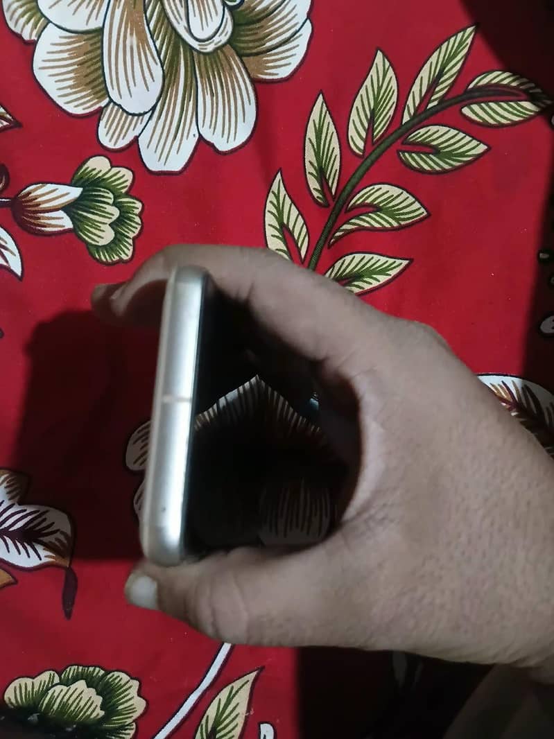 Google Pixel 8 4