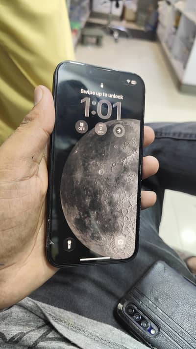 Apple iPhone 13