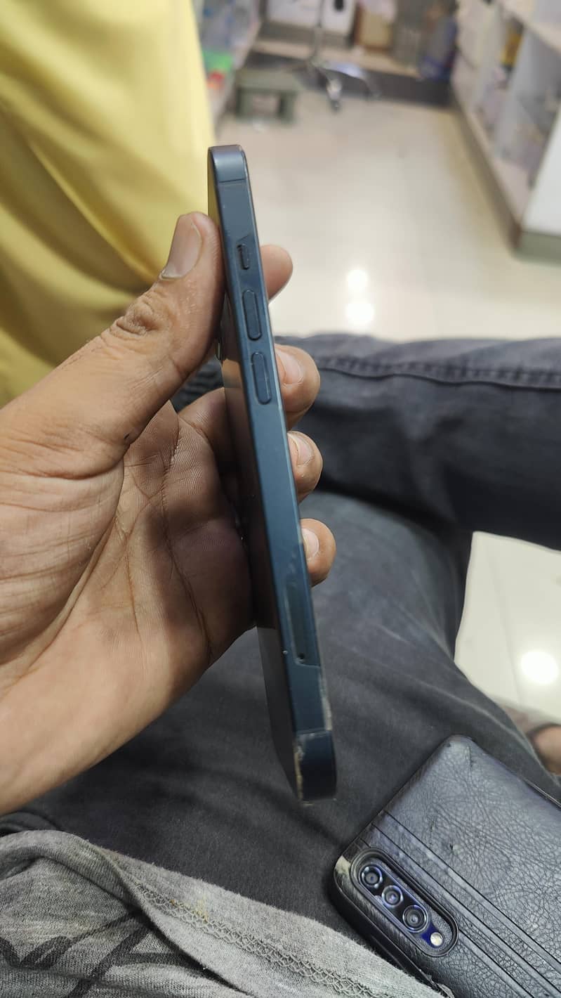 Apple iPhone 13 3