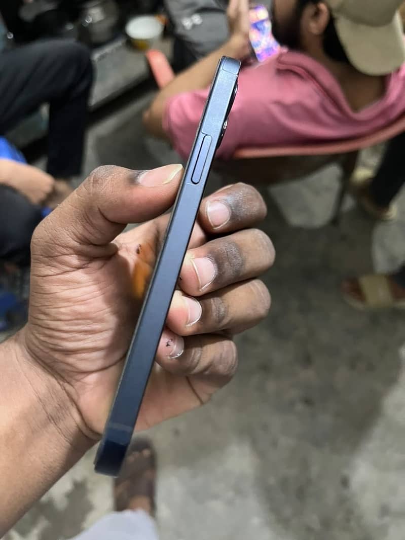 Apple iPhone 12 1