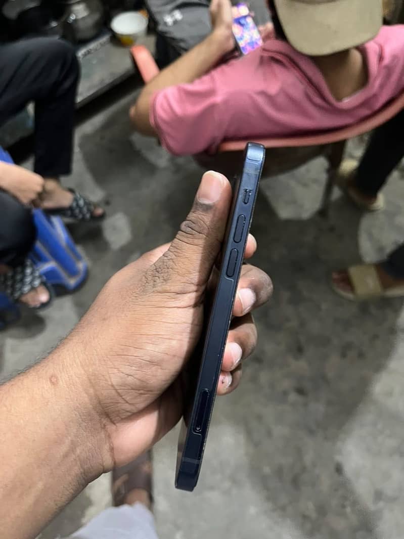 Apple iPhone 12 2
