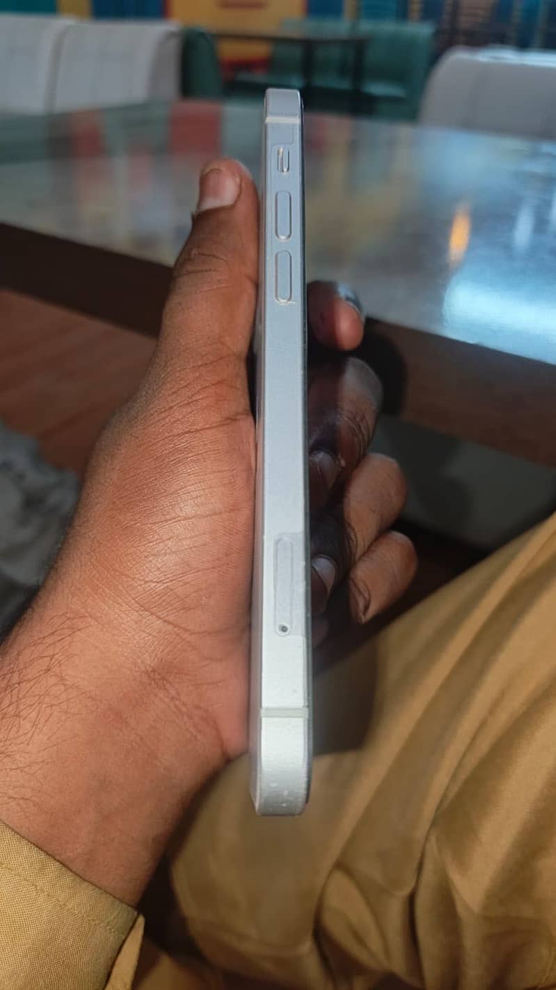 Apple iPhone 12 3
