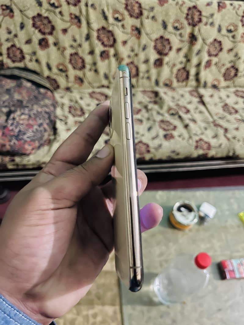 Apple iPhone 11 Pro 1