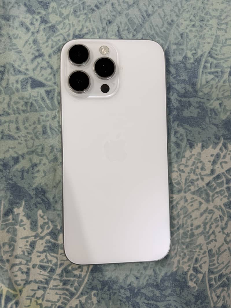 Apple iPhone 16 Pro Max 1